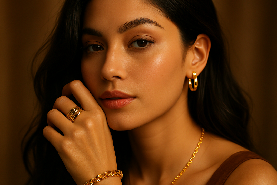Young black haired women wearing a golden ring, a golden bracelet and a pair of golden earrings